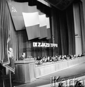 1974, Warszawa, Polska.
IX Zjazd Towarzystwa Przyjaźni Polsko-Radzieckiej w Sali Kongresowej. Przemawia prezes Zarządu Głównego TPPR Jan Szydlak.
Fot. Romuald Broniarek, zbiory Ośrodka KARTA