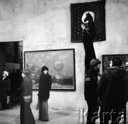 1974, Warszawa, Polska.
Wystawa artysty Władysława Hasiora na Zamku Królewskim.
Fot. Romuald Broniarek, zbiory Ośrodka KARTA