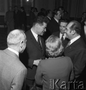 1975, Warszawa, Polska.
Towarzystwo Przyjaźni Polsko-Radzieckiej - podpisanie umowy o współpracy między Zarządem Głównym TPPR w Polsce (Jan Szydlak, z prawej) i Zarządem Centralnym TPPR w ZSRR (Aleksiej Szitikow, z lewej). 
Fot. Romuald Broniarek, zbiory Ośrodka KARTA