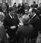 1975, Warszawa, Polska.
Towarzystwo Przyjaźni Polsko-Radzieckiej - podpisanie umowy o współpracy między Zarządem Głównym TPPR w Polsce (Jan Szydlak, z prawej) i Zarządem Centralnym TPPR w ZSRR (Aleksiej Szitikow, z lewej). 
Fot. Romuald Broniarek, zbiory Ośrodka KARTA