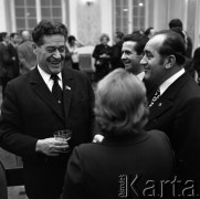 1975, Warszawa, Polska.
Towarzystwo Przyjaźni Polsko-Radzieckiej - podpisanie umowy o współpracy między Zarządem Głównym TPPR w Polsce (Jan Szydlak, z prawej) i Zarządem Centralnym TPPR w ZSRR (Aleksiej Szitikow, z lewej). 
Fot. Romuald Broniarek, zbiory Ośrodka KARTA