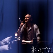 1975, Warszawa, Polska.
Aktor Marek Walczewski w Teatrze Ateneum im. Stefana Jaracza.
Fot. Romuald Broniarek, zbiory Ośrodka KARTA