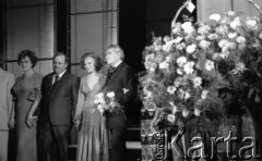1975, brak miejsca.
Arkady Rajkin - satyryk radziecki (z prawej).
Fot. Romuald Broniarek, zbiory Ośrodka KARTA