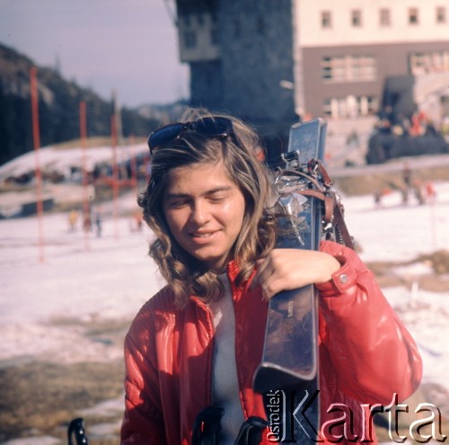 1975, Tatry Zachodnie, Polska.
Polana Kalatówki. W tle Hotel Górski PTTK Kalatówki.
Fot. Romuald Broniarek, zbiory Ośrodka KARTA