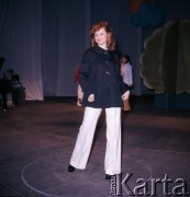 1975, Warszawa, Polska.
Pokaz mody Zakładów Przemysłu Odzieżowego Cora w Hotelu Forum.
Fot. Romuald Broniarek, zbiory Ośrodka KARTA