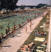 1975, Warszawa, Polska.
Baseny na Saskiej Kępie przy Wale Miedzeszyńskim.
Fot. Romuald Broniarek, zbiory Ośrodka KARTA