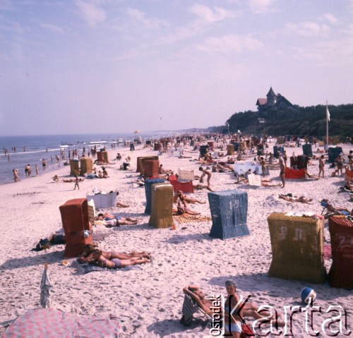 1975, Łeba, Polska.
Plaża.
Fot. Romuald Broniarek, zbiory Ośrodka KARTA