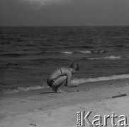 1975, Łeba, Polska.
Plaża.
Fot. Romuald Broniarek, zbiory Ośrodka KARTA