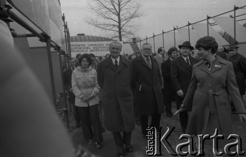 6.04.1977, Katowice, Polska.
Dni Radzieckiej Nauki i Techniki. Premier Piotr Jaroszewicz (drugi z lewej), Władimir Kirillin - przewodniczący państwowego Komitetu Rady Ministrów ZSRR ds. Nauki i Techniki (trzeci z lewej) oraz Zdzisław Grudzień - członek Biura Politycznego KC PZPR.
Fot. Romuald Broniarek, zbiory Ośrodka KARTA