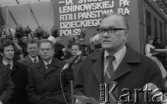 6.04.1977, Katowice, Polska.
Dni Radzieckiej Nauki i Techniki. Przemawia Władimir Kirillin - przewodniczący państwowego Komitetu Rady Ministrów ZSRR ds. Nauki i Techniki. Minister nauki, szkolnictwa wyższego i techniki prof. dr hab. inż. Sylwester Kaliski (z tyłu, trzeci z lewej).
Fot. Romuald Broniarek, zbiory Ośrodka KARTA