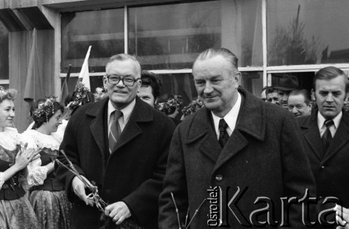 6.04.1977, Katowice, Polska.
Dni Radzieckiej Nauki i Techniki. Premier Piotr Jaroszewicz (z prawej), Władimir Kirillin - przewodniczący państwowego Komitetu Rady Ministrów ZSRR ds. Nauki i Techniki (z lewej), zastępca przewodniczącego Rady Państwa Edward Babiuch (z tyłu, drugi z prawej).
Fot. Romuald Broniarek, zbiory Ośrodka KARTA