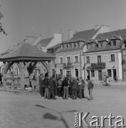 1977, Sandomierz, Polska.
Zabytkowa studnia na Rynku.
Fot. Romuald Broniarek, zbiory Ośrodka KARTA