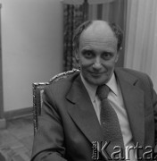 Listopad 1977, Polska.
Krytyk teatralny Jan Paweł Gawlik.
Fot. Romuald Broniarek, zbiory Ośrodla KARTA