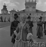 1978, Warszawa, Polska.
Państwowy Zespół Ludowy Pieśni i Tańca „Mazowsze” im. Tadeusza Sygietyńskiego w Ogrodzie w Wilanowie. W tle Pałac w Wilanowie.
Fot. Romuald Broniarek, zbiory Ośrodka KARTA