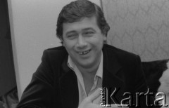 1979, Polska.
Aktor Janusz Gajos z żoną.
Fot. Romuald Broniarek, zbiory Ośrodka KARTA