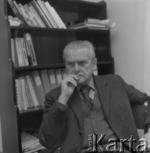 1979, Polska.
Dziennikarz Karol Małcużyński.
Fot. Romuald Broniarek, zbiory Ośrodka KARTA