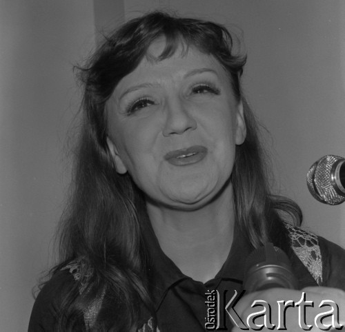 Kwiecień 1979, Polska.
Pieśniarka rosyjska Żanna Biczewska.
Fot. Romuald Broniarek, zbiory Ośrodka KARTA