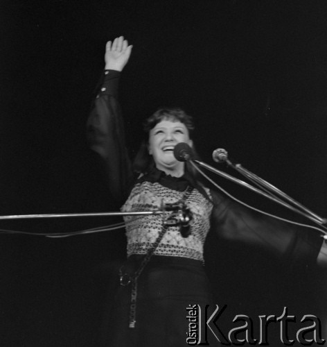 Kwiecień 1979, Polska.
Pieśniarka rosyjska Żanna Biczewska.
Fot. Romuald Broniarek, zbiory Ośrodka KARTA