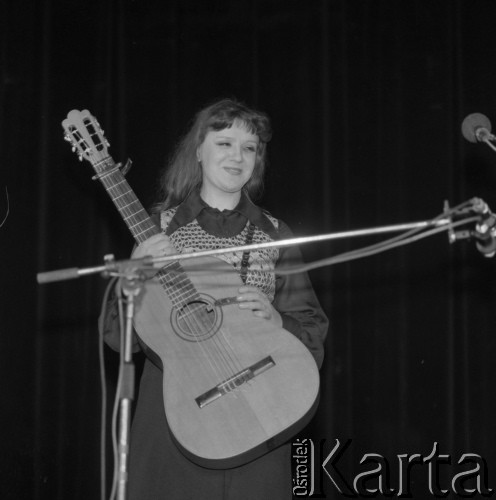 Kwiecień 1979, Polska.
Pieśniarka rosyjska Żanna Biczewska.
Fot. Romuald Broniarek, zbiory Ośrodka KARTA
