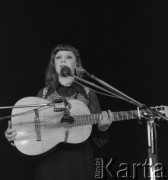 Kwiecień 1979, Polska.
Pieśniarka rosyjska Żanna Biczewska.
Fot. Romuald Broniarek, zbiory Ośrodka KARTA