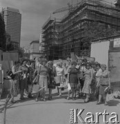 1979, Warszawa, Polska.
Czyn społeczny przy budowie Domu Przyjaźni Towarzystwa Przyjaźni Polsko-Radzieckiej przy ulicy Marszałkowskiej 115.
Fot. Romuald Broniarek, zbiory Ośrodka KARTA
