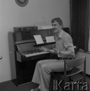 1981, Elbląg, Polska.
Klub Towarzystwa Przyjaźni Polsko-Radzieckiej.
Fot. Romuald Broniarek, zbiory Ośrodka KARTA