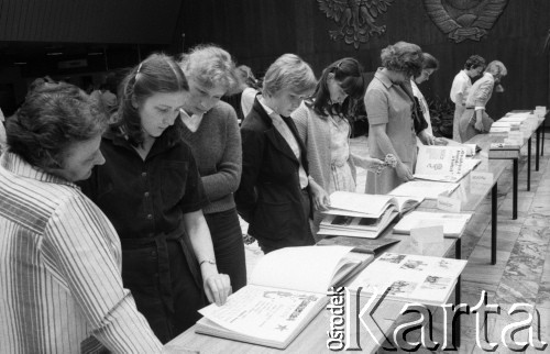 1981, Warszawa, Polska.
Ogólnopolski Zlot Aktywistów Szkolnych Towarzystwa Przyjaźni Polsko-Radzieckiej w Domu Przyjaźni TPPR przy ulicy Marszałkowskiej 115.
Fot. Romuald Broniarek, zbiory Ośrodka KARTA