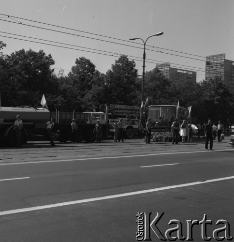 1981, Warszawa, Polska.
Strajk Miejskich Zakładów Komunikacyjnych na ulicy Marszałkowskiej.
Fot. Romuald Broniarek, zbiory ośrodka KARTA