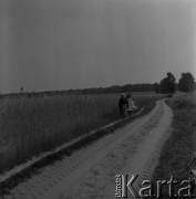 1982, Wola Osowińska, Polska.
Polna droga.
Fot. Romuald Broniarek, zbiory Ośrodka KARTA