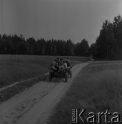 1982, Wola Osowińska, Polska.
Polna droga.
Fot. Romuald Broniarek, zbiory Ośrodka KARTA