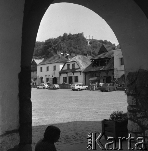 1982, Kazimierz Dolny, Polska.
Rynek i Góra Trzech Krzyży.
Fot. Romuald Broniarek, zbiory Ośrodka KARTA