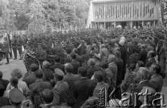 6.09.1982, Warszawa, Polska.
Pogrzeb Władysława Gomułki na Cmentarzu Wojskowym na Powązkach.
Fot. Romuald Broniarek, zbiory Ośrodka KARTA
