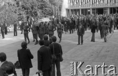 6.09.1982, Warszawa, Polska.
Pogrzeb Władysława Gomułki na Cmentarzu Wojskowym na Powązkach.
Fot. Romuald Broniarek, zbiory Ośrodka KARTA