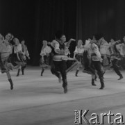 1982, Warszawa, Polska.
Choreograficzny Koncertowy Zespół ZSRR Igora Moisiejewa podczas występu w Pałacu Kultury i Nauki. Fot. Romuald Broniarek, zbiory Ośrodka KARTA