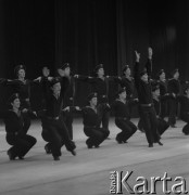 1982, Warszawa, Polska.
Choreograficzny Koncertowy Zespół ZSRR Igora Moisiejewa podczas występu w Pałacu Kultury i Nauki. Fot. Romuald Broniarek, zbiory Ośrodka KARTA