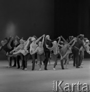 1982, Warszawa, Polska.
Choreograficzny Koncertowy Zespół ZSRR Igora Moisiejewa podczas występu w Pałacu Kultury i Nauki. Fot. Romuald Broniarek, zbiory Ośrodka KARTA