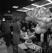 1982, Warszawa, Polska.
Zabawa noworoczna dla dzieci w Domu Przyjaźni Towarzystwa Przyjaźni Polsko-Radzieckiej na ulicy Marszałkowskiej 115.
Fot. Romuald Broniarek, zbiory Ośrodka KARTA