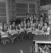 1983, Gródek, Polska.
Zespół śpiewających gospodyń wiejskich.
Fot. Romuald Broniarek, zbiory Ośrodka KARTA