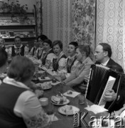 1983, Gródek, Polska.
Zespół śpiewających gospodyń wiejskich.
Fot. Romuald Broniarek, zbiory Ośrodka KARTA