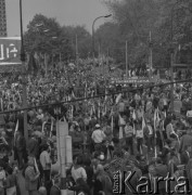 1.05.1983, Warszawa, Polska.
Pochód pierwszomajowy na ulicy Marszałkowskiej.
Fot. Romuald Broniarek, zbiory Ośrodka KARTA