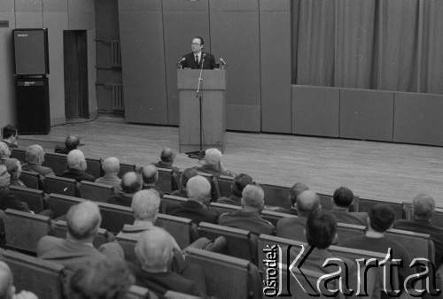 1983, Warszawa, Polska.
Ambasador ZSRR w Polsce Alaksandr Aksionau w Domu Przyjaźni Towarzystwa Przyjaźni Polsko-Radzieckiej przy ulicy Marszałkowskiej 115.
Fot. Romuald Broniarek, zbiory Ośrodka KARTA
