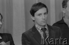 1983, Warszawa, Polska.
Wręczenie nagród teatralnych tygodnika „Przyjaźń” w Domu Przyjaźni Towarzystwa Przyjaźni Polsko-Radzieckiej przy ulicy Marszałkowskiej 115. Aktor i reżyser teatralny Tadeusz Bradecki.
Fot. Romuald Broniarek, zbiory Ośrodka KARTA