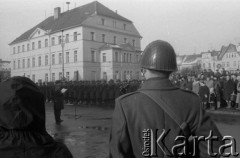 1984, Pleszew, Polska.
Uroczystość z okazji 39. rocznicy wkroczenia Armii Czerwonej do miasta.
Fot. Romuald Broniarek, zbiory Ośrodka KARTA