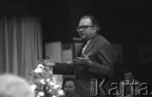 1984, Warszawa, Polska.
Dziennikarz Zygmunt Broniarek w Domu Przyjaźni Towarzystwa Przyjaźni Polsko-Radzieckiej przy ulicy Marszałkowskiej 115.
Fot. Romuald Broniarek, zbiory Ośrodka KARTA