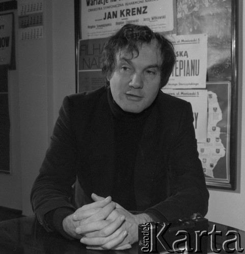 1984, Warszawa, Polska.
Kazimierz Kord - dyrygent, dyrektor i kierownik artystyczny Filharmonii Narodowej.
Fot. Romuald Broniarek, zbiory Ośrodka KARTA