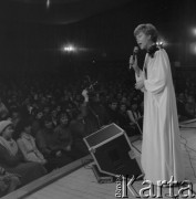 1984, Warszawa, Polska.
Edyta Piecha - piosenkarka radziecka polskiego pochodzenia.
Fot. Romuald Broniarek, zbiory Ośrodka KARTA