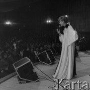 1984, Warszawa, Polska.
Edyta Piecha - piosenkarka radziecka polskiego pochodzenia.
Fot. Romuald Broniarek, zbiory Ośrodka KARTA