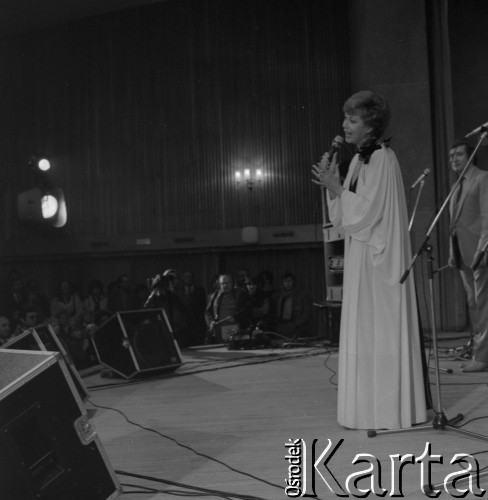 1984, Warszawa, Polska.
Edyta Piecha - piosenkarka radziecka polskiego pochodzenia.
Fot. Romuald Broniarek, zbiory Ośrodka KARTA