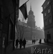 1985, Warszawa, Polska.
Ulica Świętojańska. W tle Zamek Królewski.
Fot. Romuald Broniarek, zbiory Ośrodka KARTA