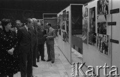 1986, Warszawa, Polska.
Wystawa fotograficzna radzieckiej agencji informacyjnej TASS w Domu Przyjaźni Towarzystwa Przyjaźni Polsko-Radzieckiej przy ulicy Marszałkowskiej 115. 
Fot. Romuald Broniarek, zbiory Ośrodka KARTA
